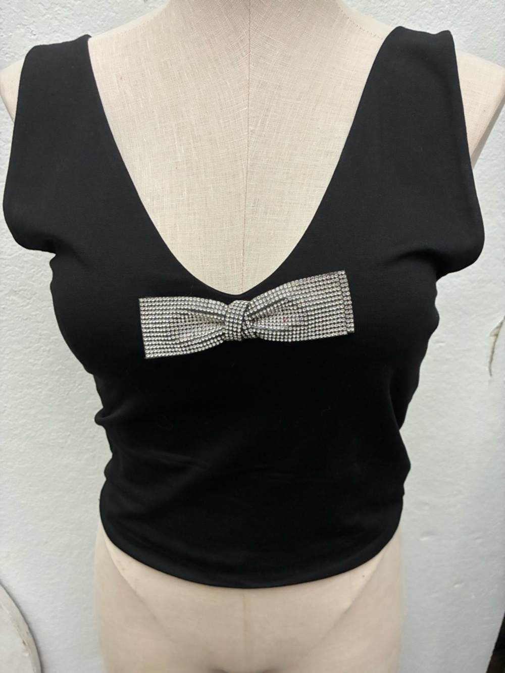 Forever 21 Black Rhinestone Bow Cropped V-Neck Tank